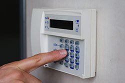 Установка охранной сигнализации